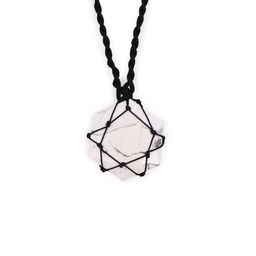 Colgante entrelazado de Howlita blanca en Hexagonal